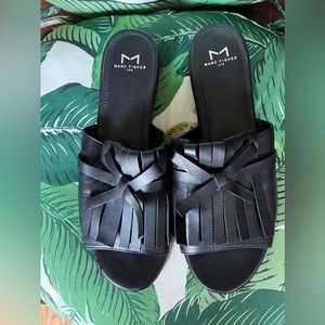 Marc Fisher LTD Whitley leather sandals. Size 10M. Color:Black